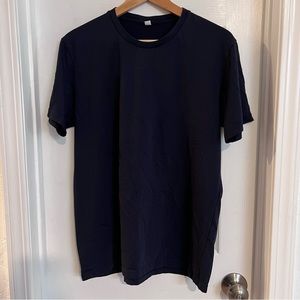Uniqlo. Large. Men’s short sleeve shirt. Navy blue.